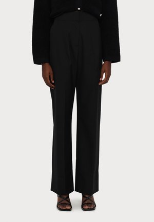 Zwarte wijde broek met hoge taille en plooien aan de voorkant. Glad stoffen textuur, minimalistisch ontwerp en een schone silhouet.