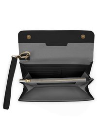 Černá peněženka se zlatými doplňky, hladkým povrchem, více sloty na karty, zipovou přihrádkou a odnímatelným zápěstním popruhem.