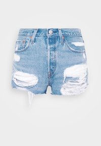 Pantalones cortos de denim azul claro con detalles desgastados, que presentan grandes desgarros. Diseño de talle alto con bolsillos frontales y terminado sin dobladillo.
