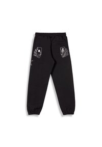 Pantalones de chándal negros con una cinturilla elástica, tobillos ajustados y estampados gráficos blancos de cartas en ambos bolsillos traseros.