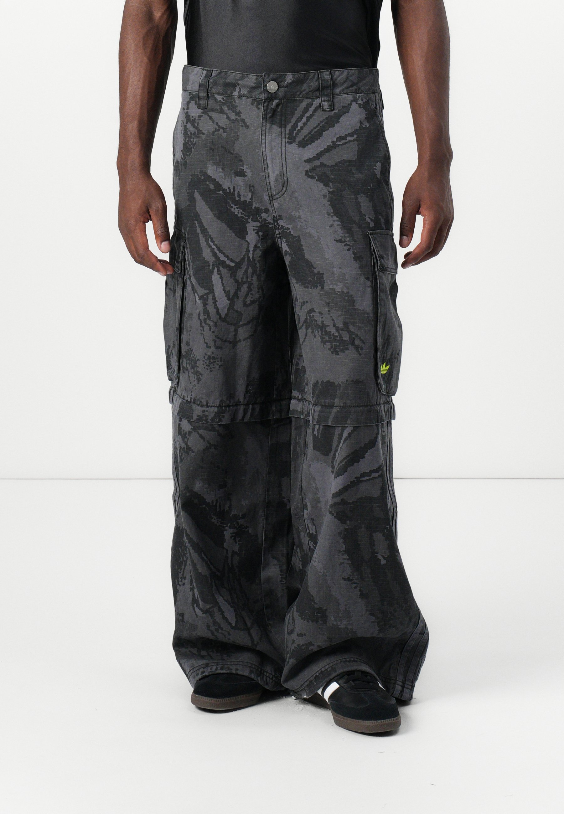 adidas Originals ZIPOFF - Pantaloni cargo - multicoloured/grey 