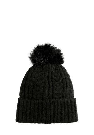 Bonnet en tricot noir avec un pompon sur le dessus. Présente un motif en maille torsadée et une bordure côtelée à la base. Fabriqué en matériau doux et texturé.