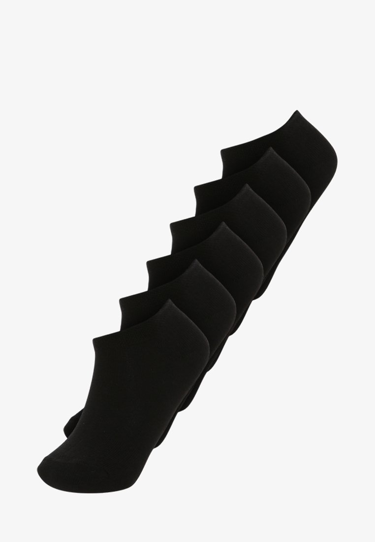 Meias de tornozelo pretas feitas de um tecido liso e elástico, apresentando um design de corte baixo. Seis pares exibidos em fila.