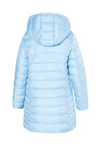 Cappotto imbottito azzurro chiaro con cappuccio, caratterizzato da cuciture orizzontali e una superficie liscia e lucida. Maniche lunghe e design fino al ginocchio.