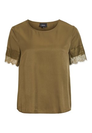 Blouse olive en tissu lisse, avec des manches courtes et de délicates accents en dentelle, ainsi qu'un col rond. Texture légère, coupe décontractée.