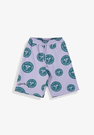 Jasnofioletowe szorty z troczkiem, wzorzyste miętowozielonymi okrągłymi logo oraz tekstem "Infms Grimey" w pobliżu brzegu na jednej nogawce.