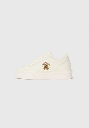 Trainers - white
