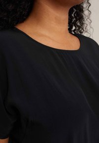 WE Fashion CURVE - T-shirt basic - black