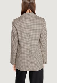 ONLY LETTIE CHECK - Blazer - beige