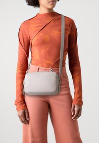 Coccinelle MALORY - Borsa a tracolla - white