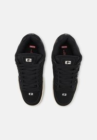 Globe TILT - Sapatilhas de skate - black