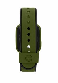 Grön silikonarmband för klocka med en svart kärna, som har flera hål för justering, en rund spänne och en jämn yta.