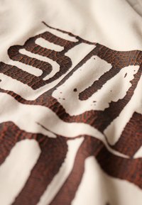 Superdry & Co LO-FI PUNK GRAPHIC - T-shirts print - cream