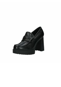 Mocassini neri con tacco alto realizzati in pelle liscia, con punta arrotondata, dettaglio a doppia fascia e una suola piatta spessa e texture.