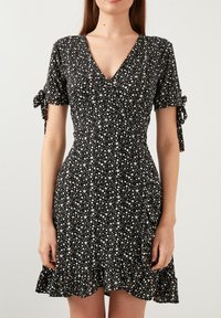 LELA FLORAL V NECK RUFFLE DETAIL MINI  - Freizeitkleid - black