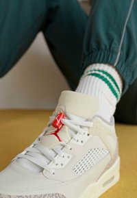 Jordan JORDAN SPIZIKE - Tenisice - sail/university red/coconut milk/sandstone/smoke grey