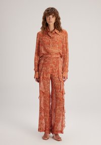 adL FLYWELL - Pantalones - Printed Orange