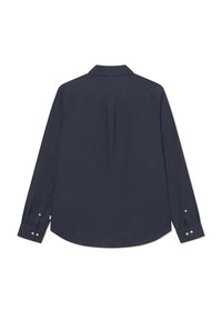 Laivastonsininen pitkähihaisen paita, jossa kaulus ja pyöreä helma, napilliset kalvosimet ja keskellä selkää laskos. Valmistettu sileästä kankaasta.