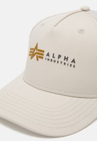 Alpha Industries LABEL TRUCKER UNISEX - Cap - jet stream white