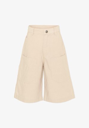 Pantaloncini beige al ginocchio con gambe larghe, tasche applicate anteriori, passanti per cintura e chiusura in vita con bottone metallico marchiato.