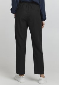 Oxmo OXALFA LINEN MIX - Hlače - black