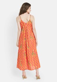 Be Sunset PAZ - Robe longue - fuchsia
