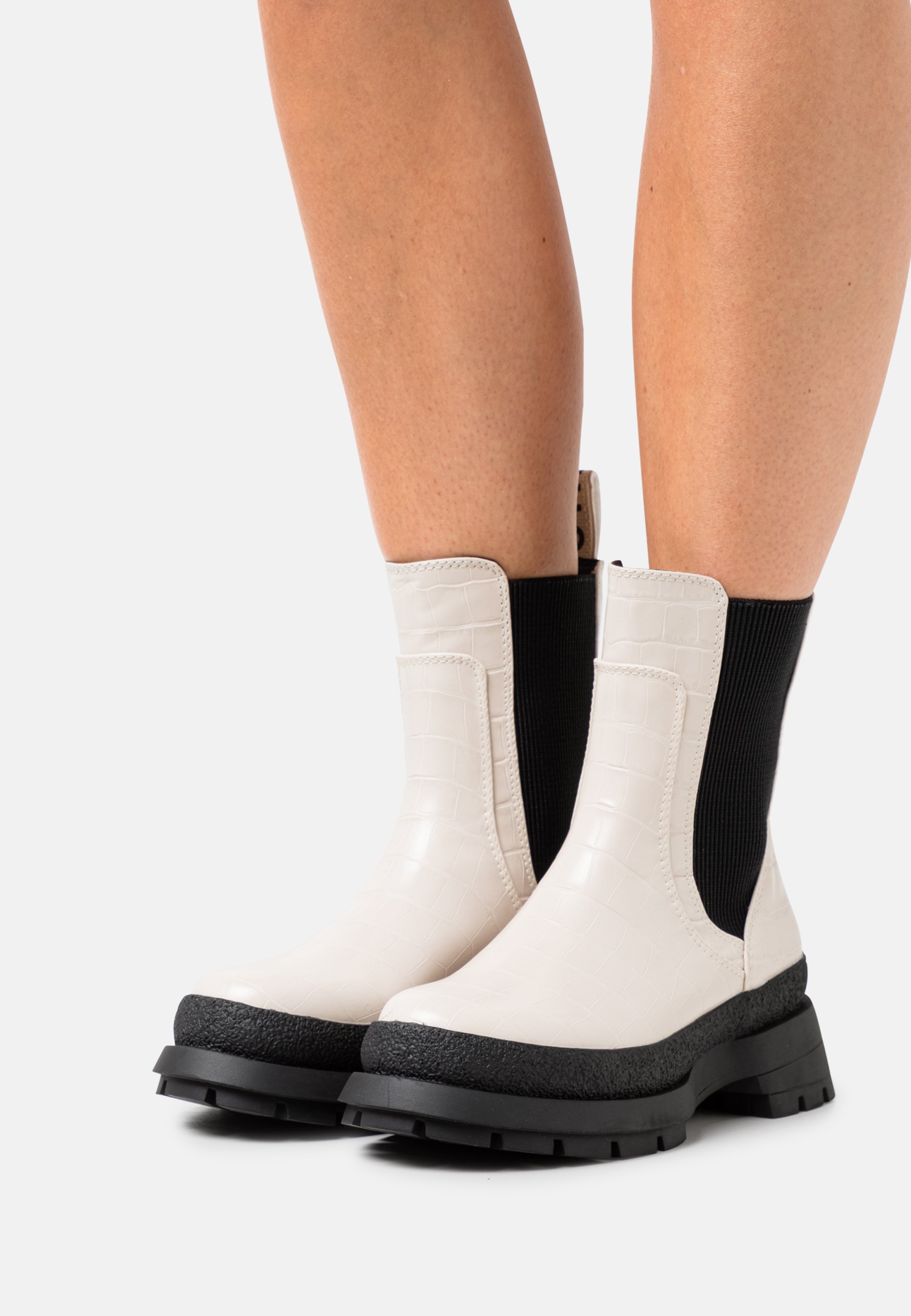 Botines planos Buffalo Aspha Negro