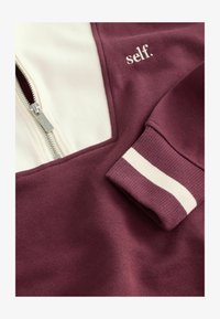 Non selezionato, burgundy red