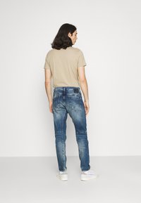 Short en coton rayé avec boutons cornes - 20,00€ - Armand Thiery