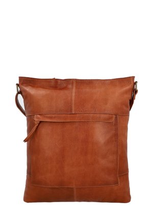 Bruine leren schoudertas met een voorvak met rits en een verstelbare band, afgebeeld tegen een effen witte achtergrond.