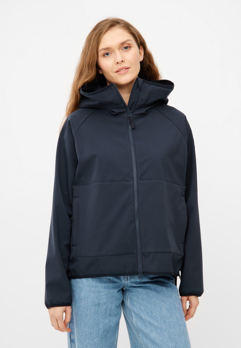 Giacca con cappuccio blu navy, con zip frontale, maniche raglan e tasche frontali; texture liscia e vestibilità rilassata.