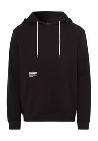 Czarna bluza z kapturem z miękkiego materiału, z regulowanym kapturem, przednią kieszenią, ściągaczami przy mankietach i u dołu, z białym logo na klatce piersiowej.