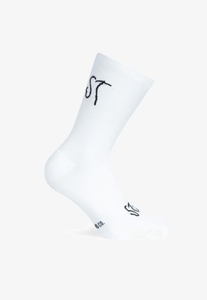 Calcetines de algodón blancos con texto bordado en negro, con un diseño acanalado en la parte superior y una textura suave en todo el calcetín.