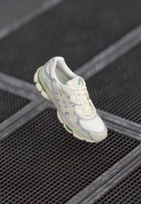 GEL NYC UNISEX - Sneaker low - cream/fossil