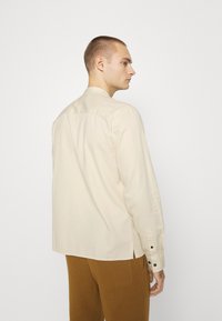 Jack & Jones JORMATHIS - Camisa - ecru