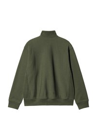 Sudadera verde oliva con cuello alto, mangas largas y un corte relajado. Hecha de una tela suave y texturizada con puños y bajo acanalados.