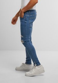 2Y Studios CROPPED SKINNY FIT - Blugi skinny fit - blue