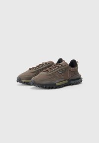 Lacoste ELITE ACTIVE 225 - Sneakers basse - dark brown/black