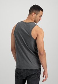 Alpha Industries Top - charcoal heather/white
