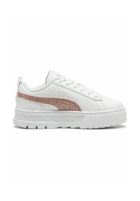 Baltas sneakers ar teksturētu, spīdīgu rozā zelta sānu svītru, plakaniem baltajiem auklām un biezām, viļņotām baltām zole. Iekļauts mīksts apkakles ieliktņš.