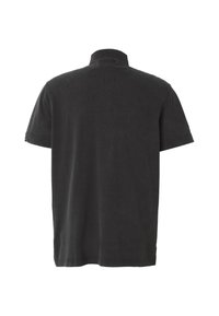 Polo noir à manches courtes vu de dos, avec un col et un tissu uni sans logos ni motifs visibles.