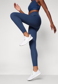 New Balance HARMONY HIGH RISE LEGGING - Punčochy - navy