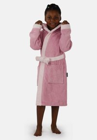 Rosa Kapuzenrobe aus weichem Frottee, mit einem helleren rosa Saum, einem gebundenen Bund und vorderen Taschen für zusätzlichen Komfort.