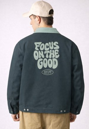Kaotiko JACKET WORK FOCUS ON THE GOOD UNISEX - Overgangsjakke - green/cloud
