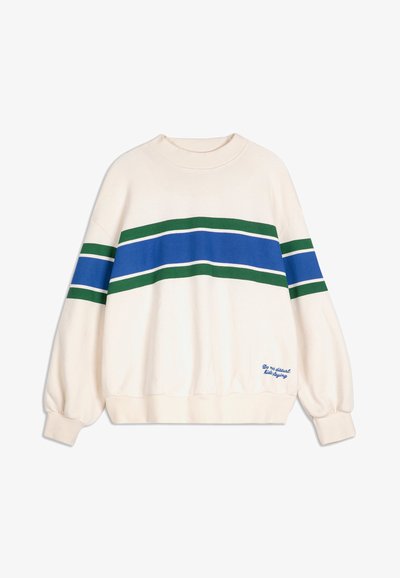 Krémová mikina vyrobená z mäkkého materiálu, s okrúhlym výstrihom, dlhými rukávmi a horizontálnymi pruhmi v zelenej, modrej a bielej farbe.