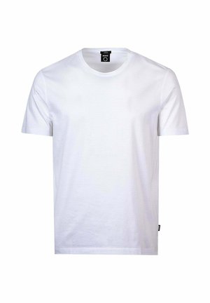 Prosty biały, krótki T-shirt z okrągłym dekoltem, z czarną etykietą BOSS wewnątrz kołnierzyka oraz małą metką z boku na dole.