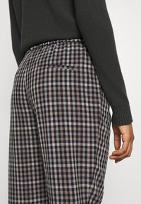 VILA Tygbyxor - brown