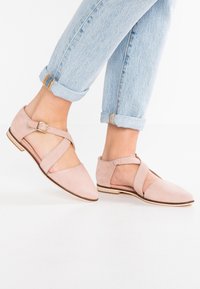 Pier One Bailarinas con hebilla - light pink