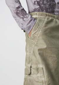 Jaded London WASH PARACHUTE UNISEX - Pantalon cargo - khaki oil