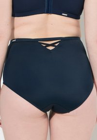 Hoge taille navy zwemonderbroek met een gladde textuur, voorzien van een gekruist ontwerp aan de achterkant en een nette, eenvoudige snit.